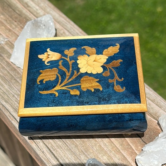 Blue and Gold Floral vtg inlay Italian music Box with Swiss Musical Movement - Picture 3 of 7